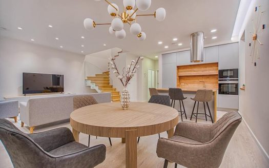 Property with Agent on Sidebar